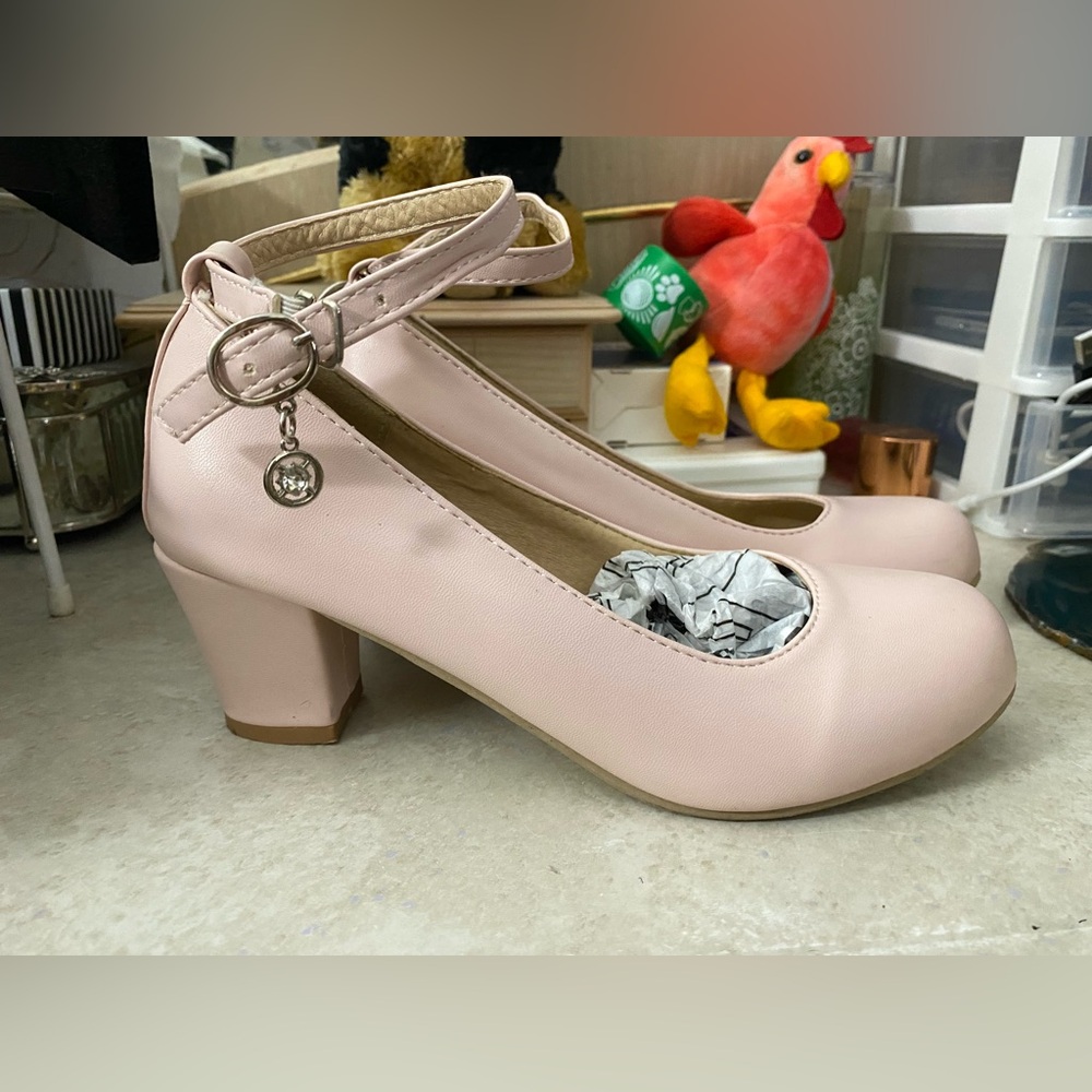 Pink high heel pumps